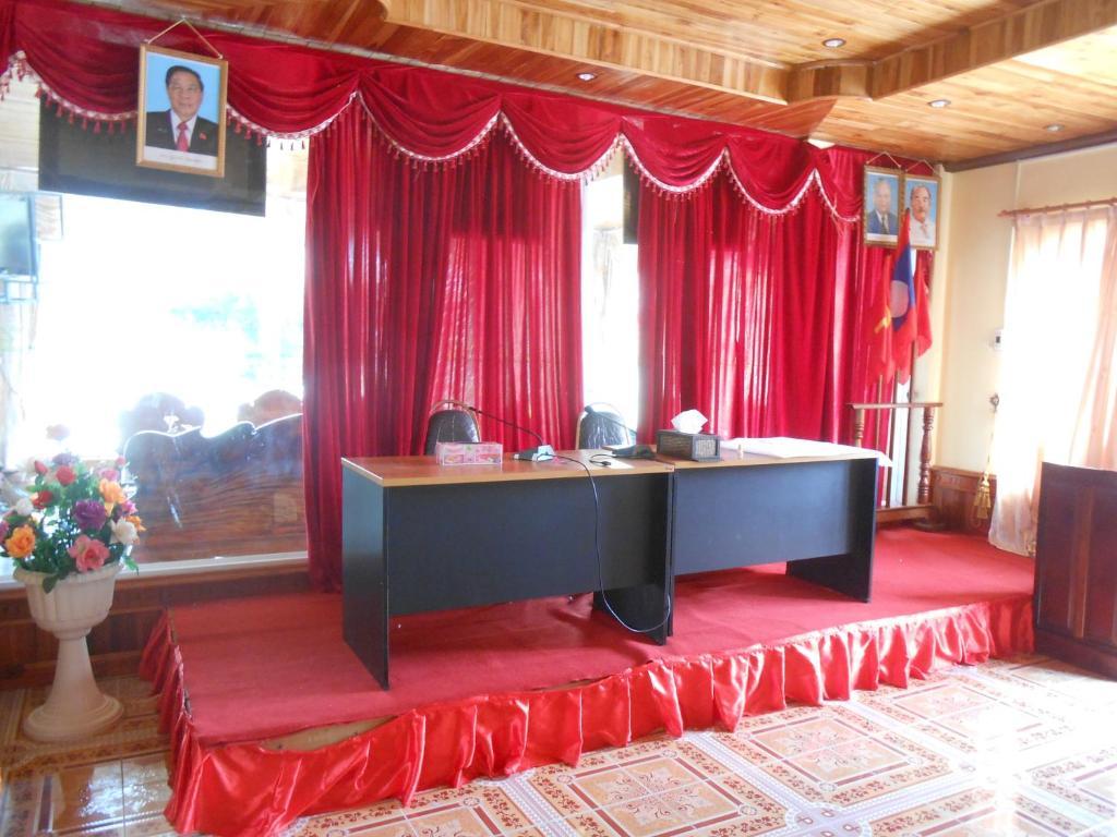 Khampaseuth Hotel Ванг Виенг Екстериор снимка